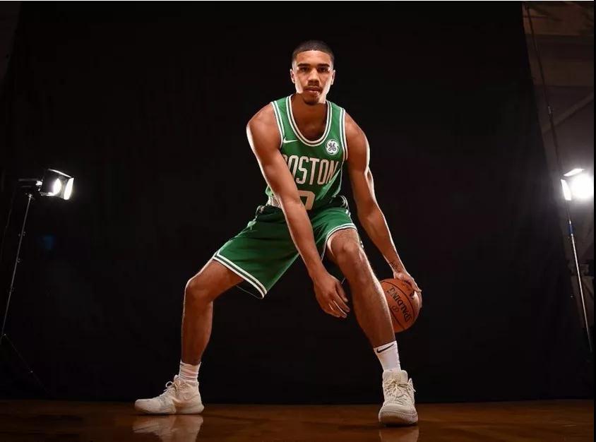 在现代羽毛 在现代羽毛