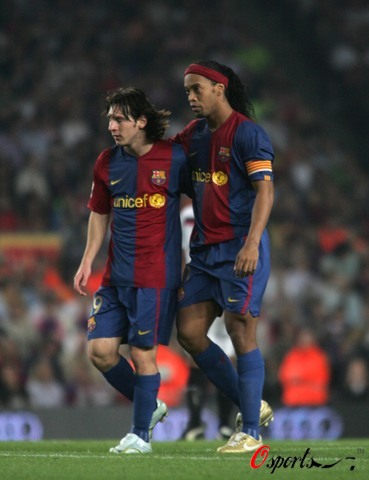 友都对他充 友都对他充