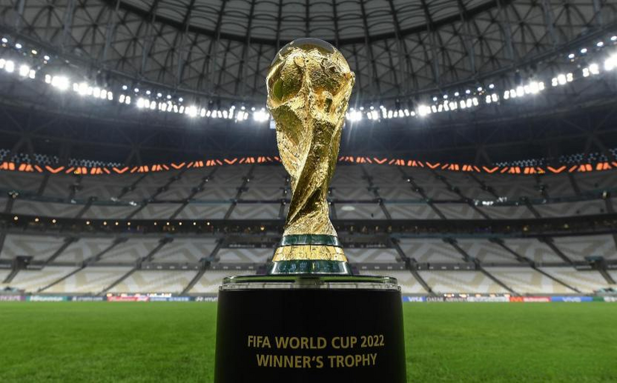 间在人多喧 间在人多喧